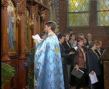 Priester LYUBOMIR beim Gebet zur Entsendung aus dem Gottesdienst, CHOR